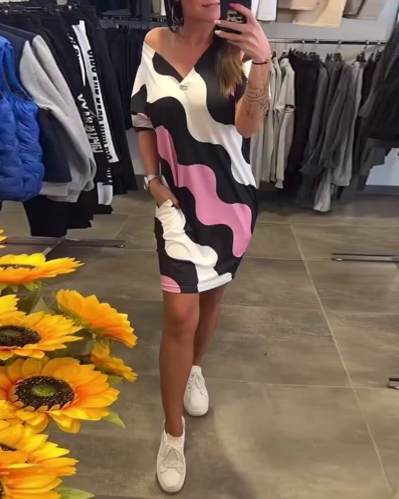 Karina | Dress with wave print and V-neckline