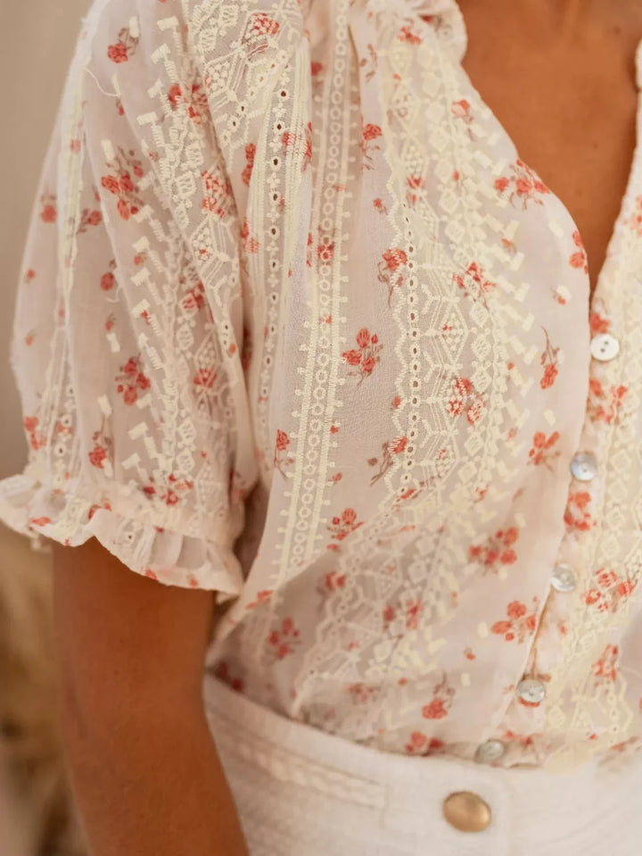 Elina™ | Floral blouse with summer charm